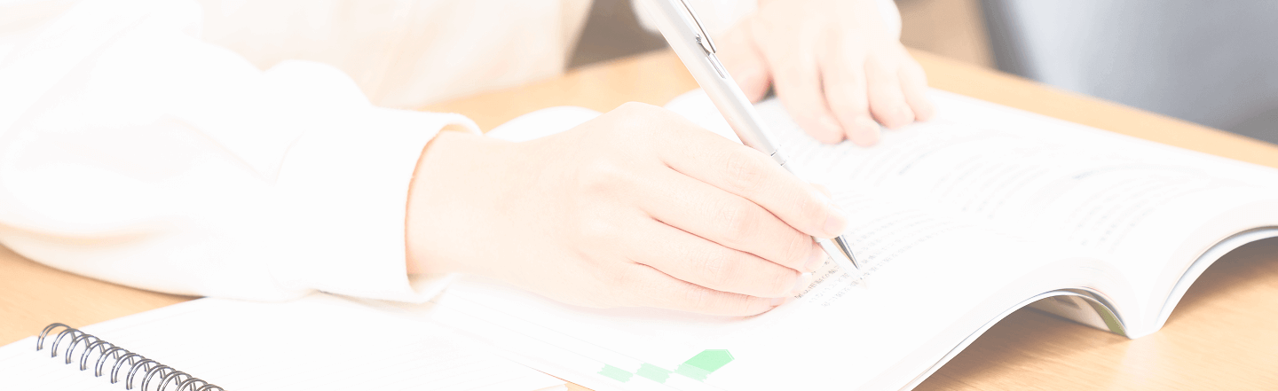 生徒が勉強している背景